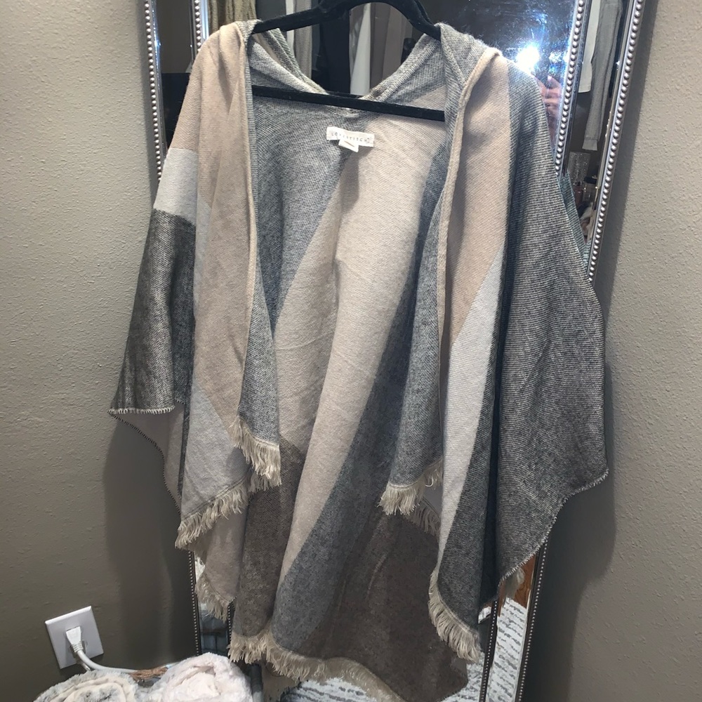 Hooded tri color poncho/cape